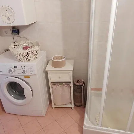 דירה Moderne Ferienwohnung Mit Wunderbarem Seeblick Und Pool *